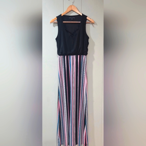 Sleeveless Maxi Dress - Picture 2 of 6